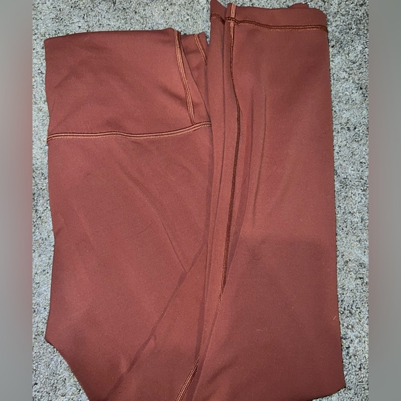 Lululemon size 8 wunder leggings like new - Picture 2 of 6